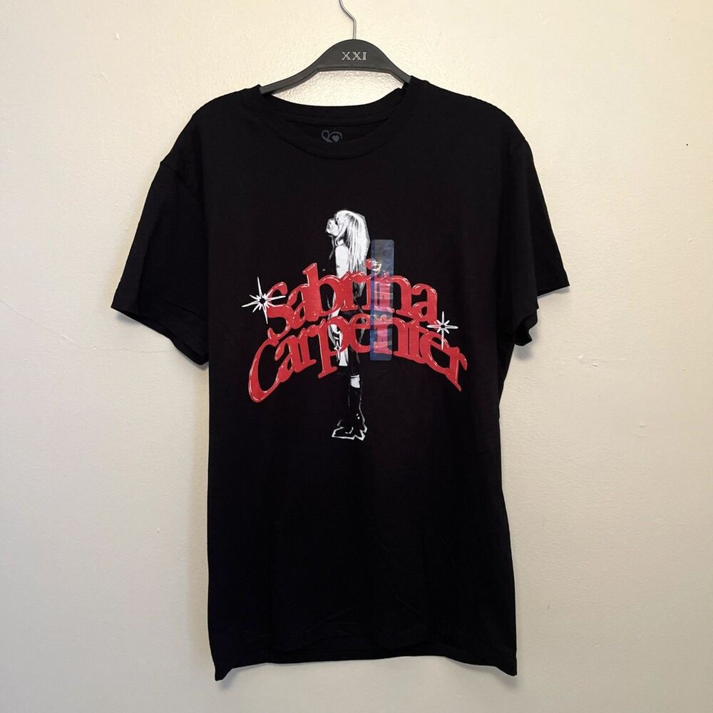 SABRINA CARPENTER Women’s Star Silhouette Graphic Tee Official, Black/Red- Large